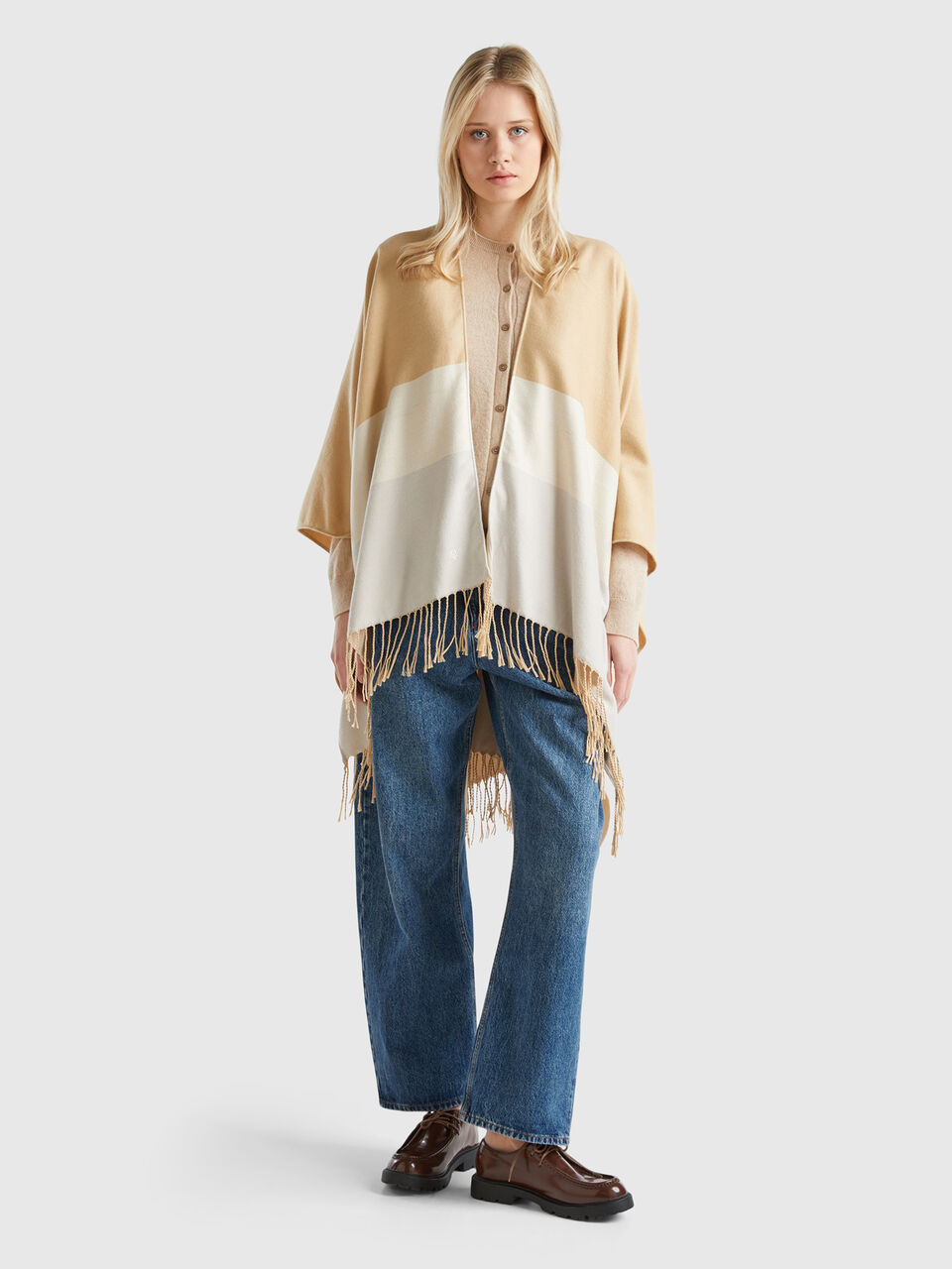 CAPE Mujer image number null