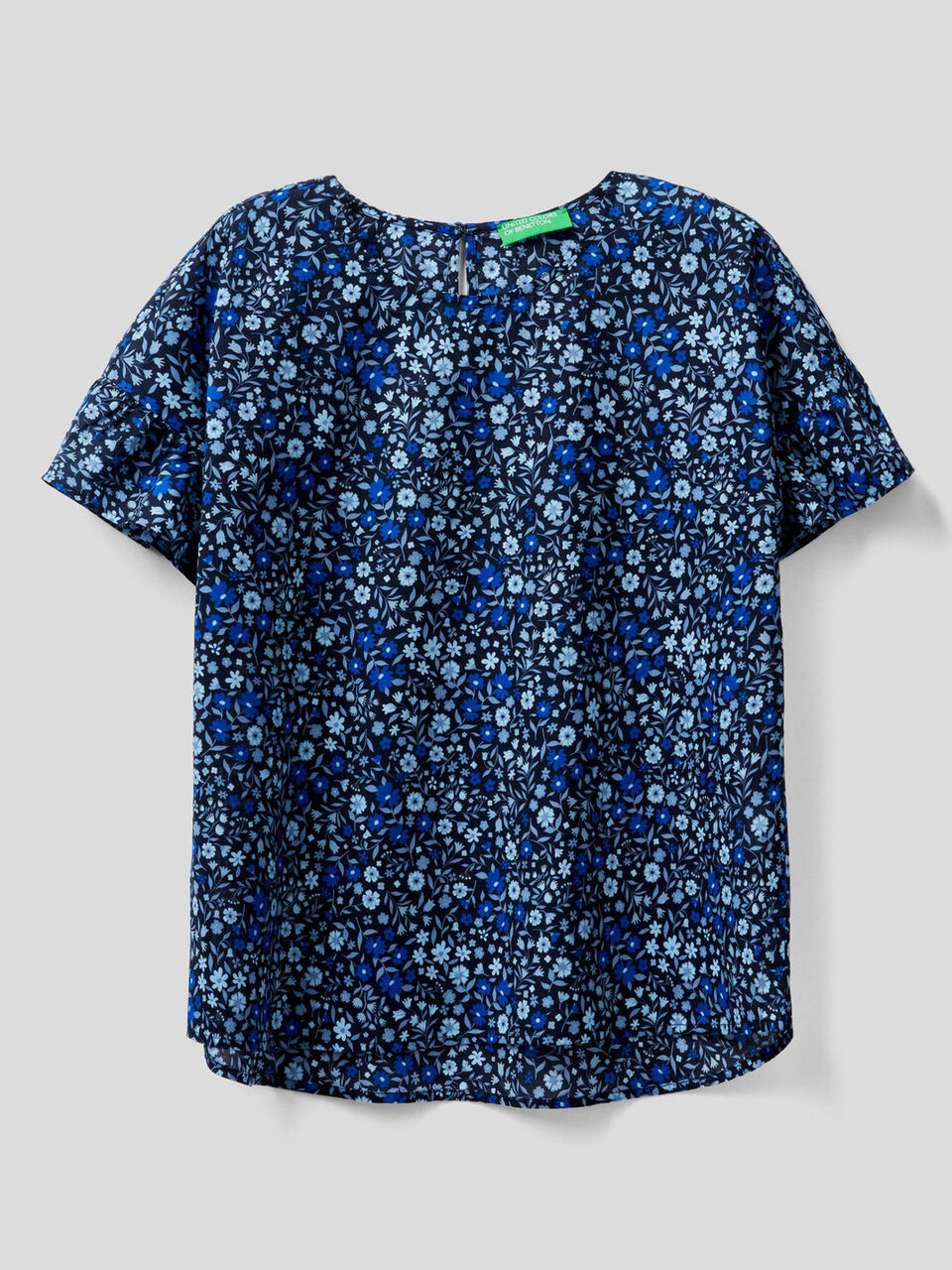 Blusa con volantes en las mangas image number 1