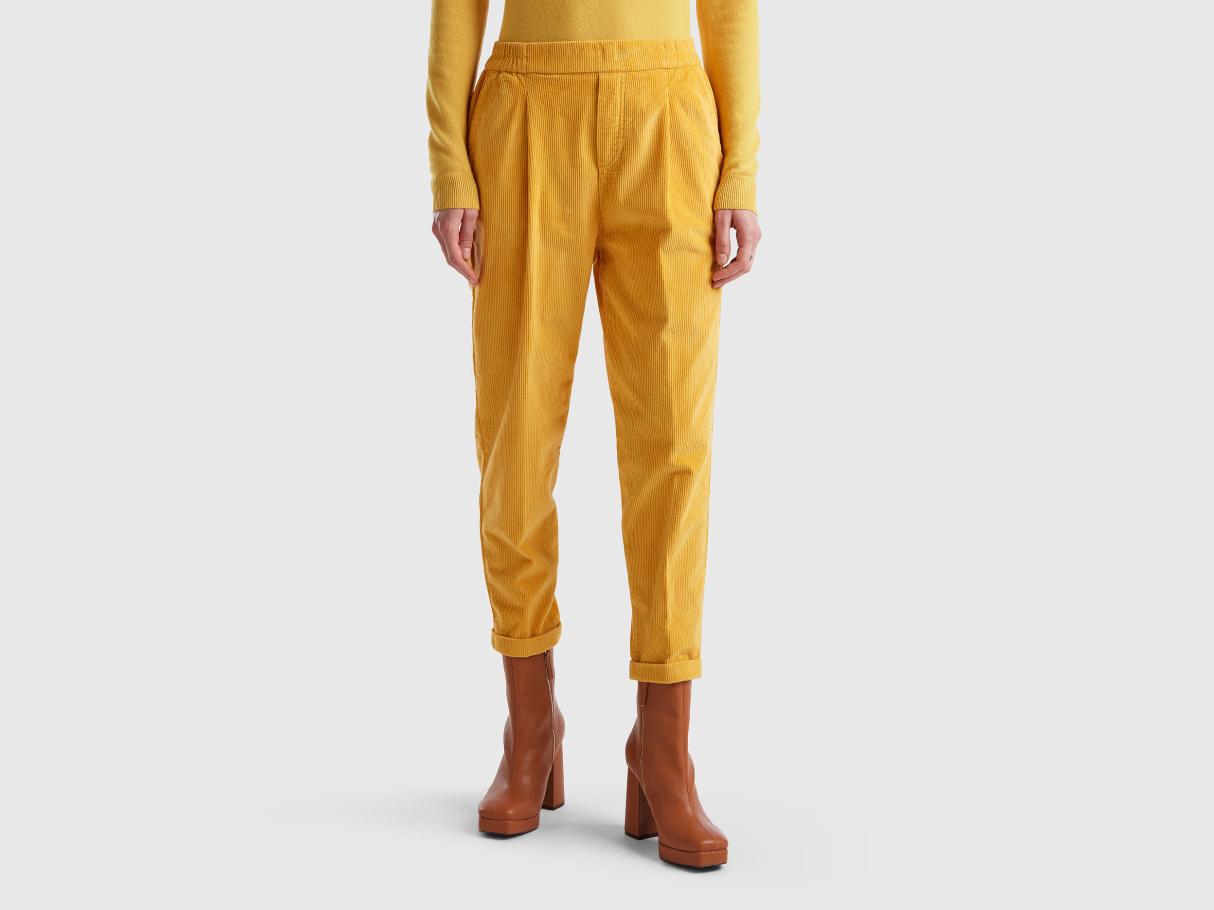 Pantalones chinos de pana con cintura elastica Amarillo Benetton