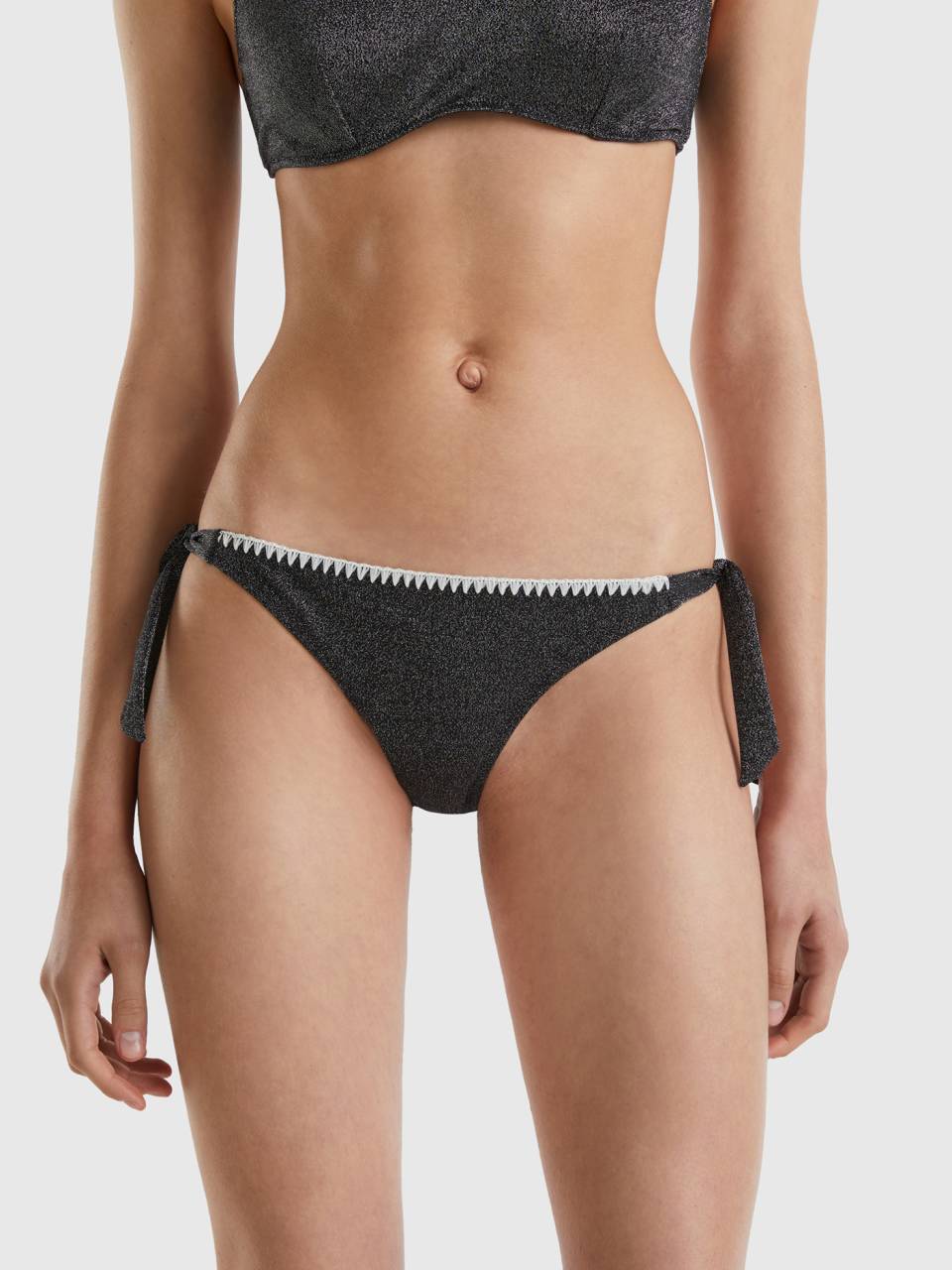 Braguita de bikini con l rex y bordado Negro Benetton