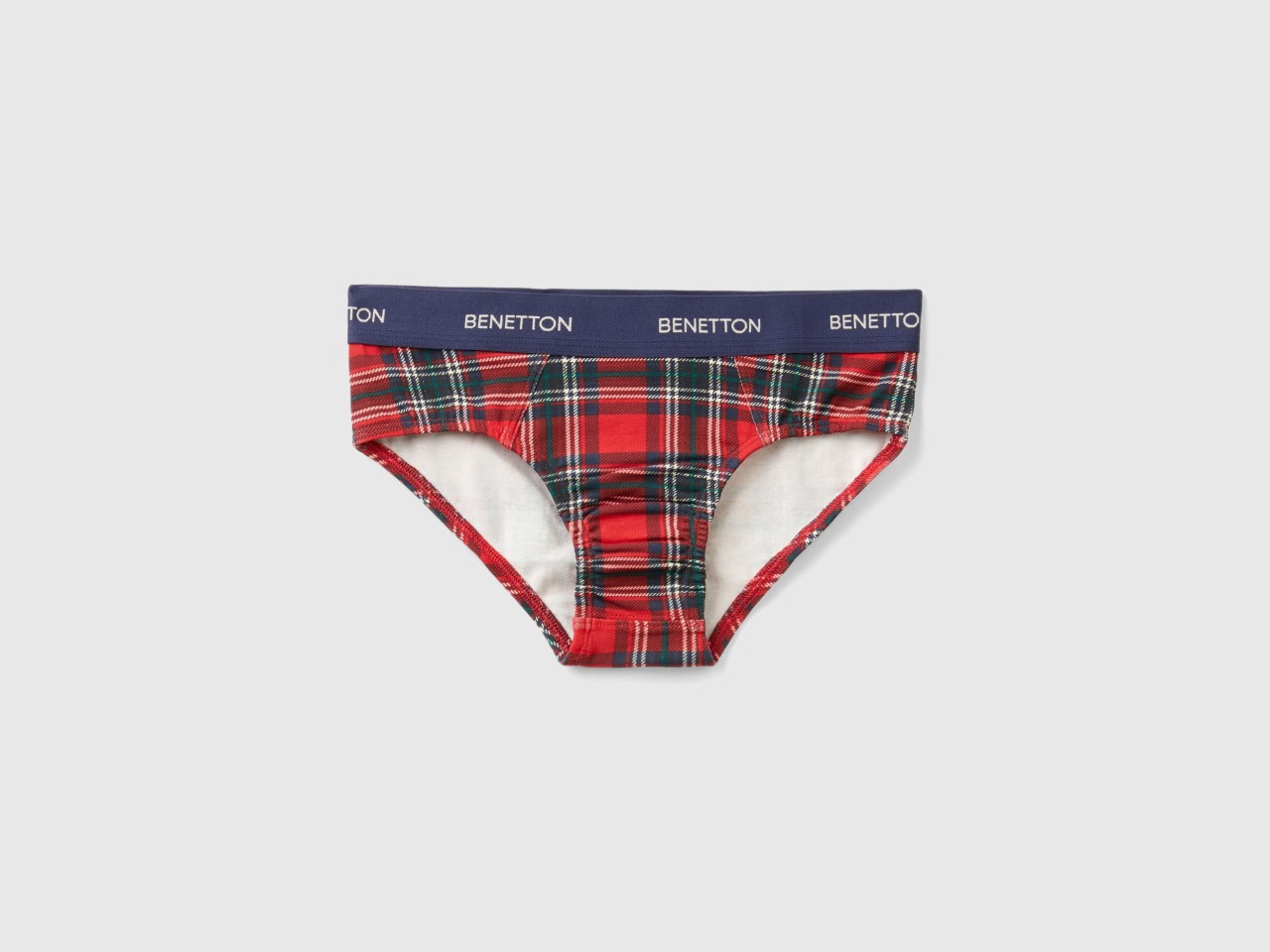 Niño en slip clearance