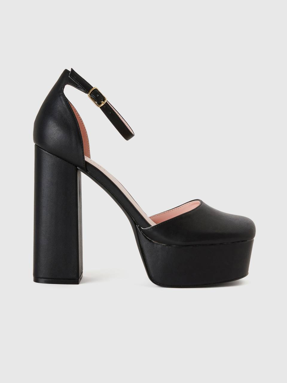Sandalias negras con tac n y plataforma Negro Benetton